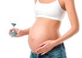 Ginekolog jest specjalistą zajmującym się zdrowiem kobiet, w tym prowadzeniem ciąży.